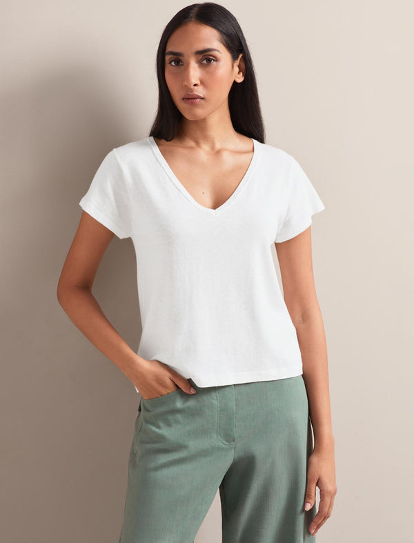 Madison Linen Blend V Neck Knit T-Shirt - White