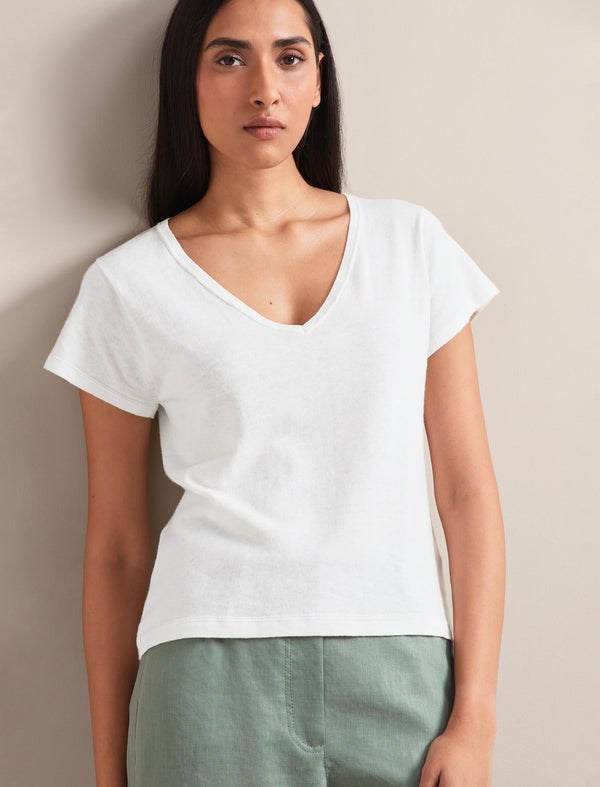 Madison Linen Blend V Neck Knit T-Shirt - White