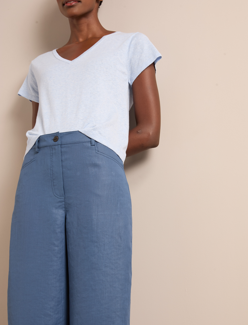 Madison Linen Blend V Neck Knit T-Shirt - Pale Blue